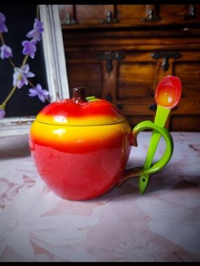 Ceramic Apple Mug with Lid and Spoon